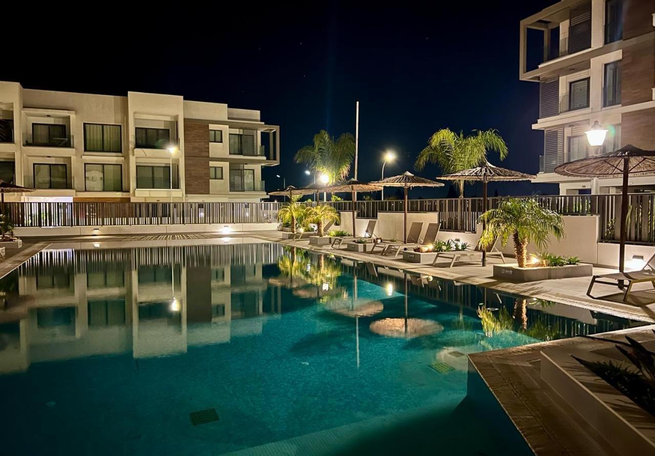 Cosmos Residence Паралимни Экстерьер фото